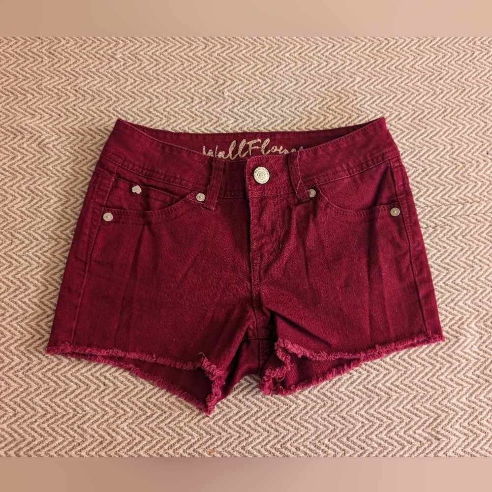 Wallflower Juniors Deep Red Casual Shorts Size 1 In Junior Size